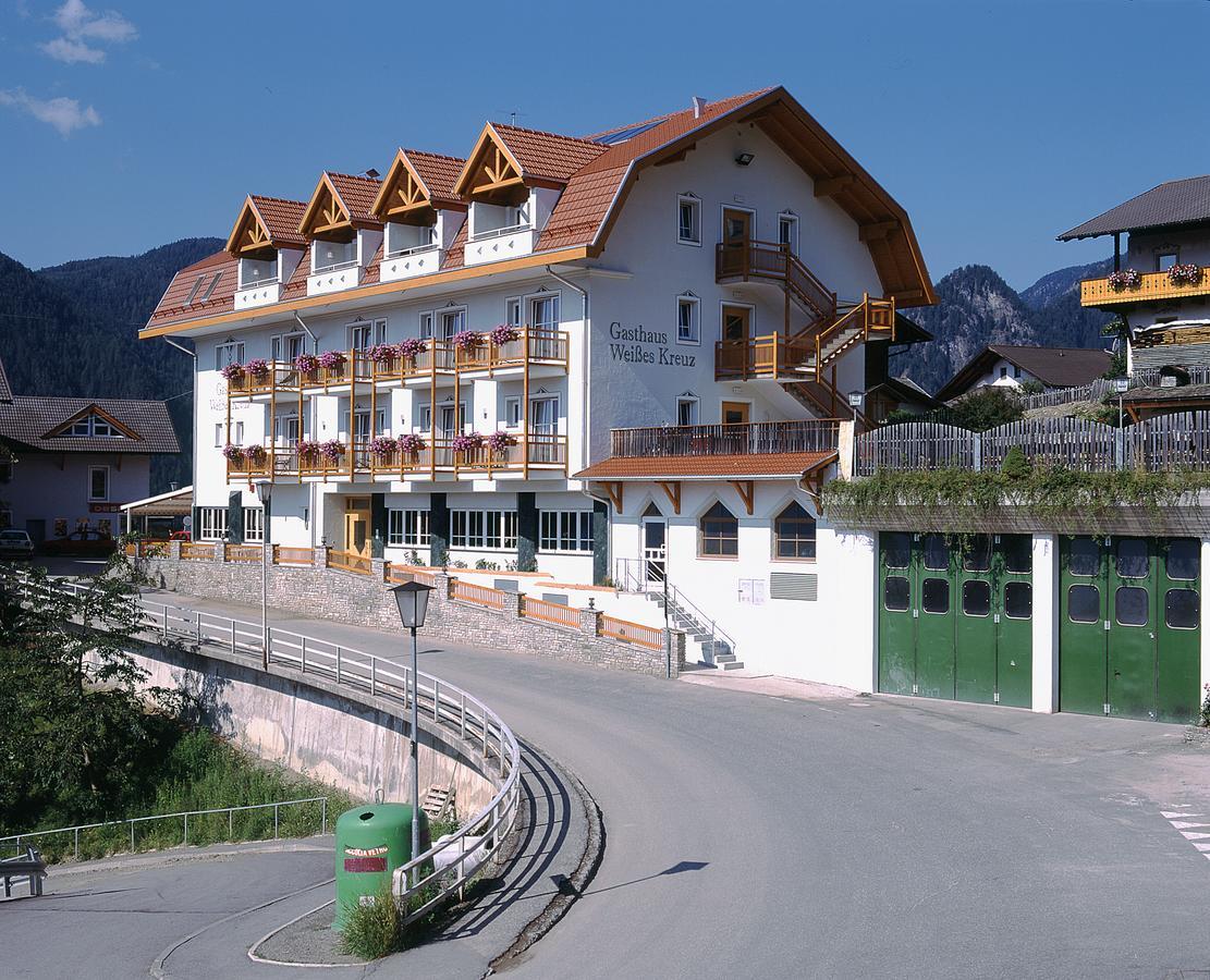 Gasthaus Zum Weissen Kreuz Lazfons Exterior photo